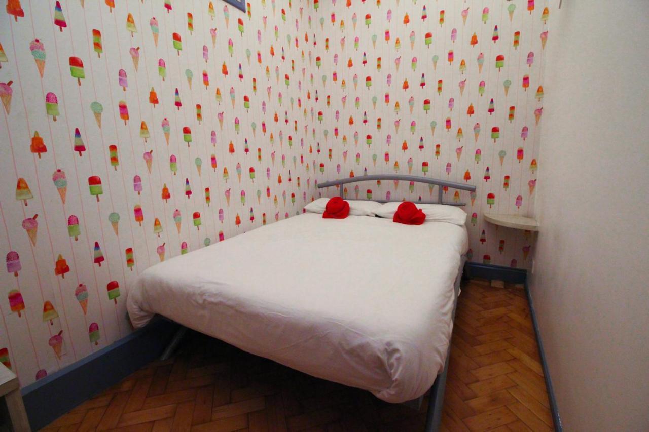 Backpackers Youth 18 - 35 Years Old Only Ostello *