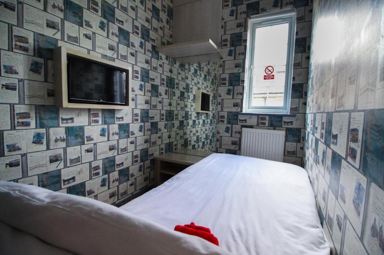 Backpackers Youth 18 - 35 Years Old Only Ostello *